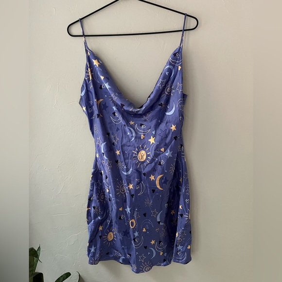 ✨ZARA LILAC CELESTIAL PRINT SATIN MINI DRESS L - Picture 4 of 7